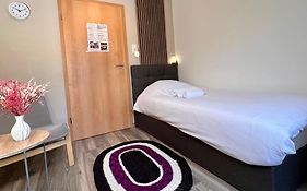 Your Private Bedroom Near Central Station Perfect For Solo Travelers
